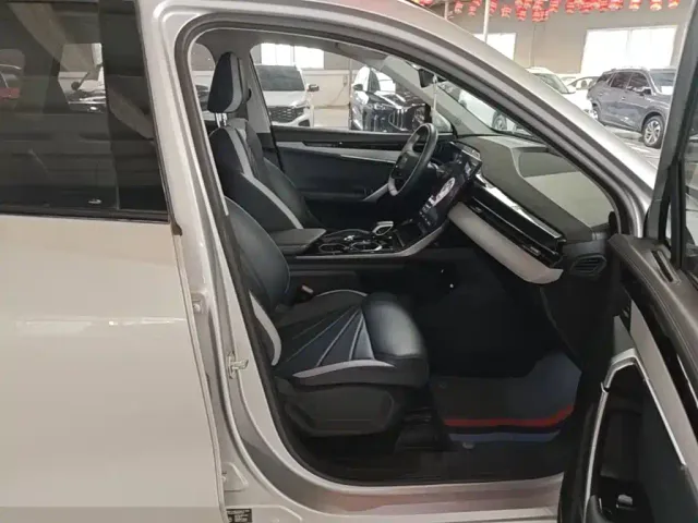 Geely Boyue L 2023 1.5TD DCT Glory Edition — Фото автомобиля 24