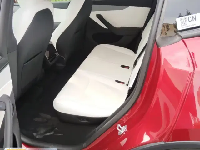 Tesla Model Y — Фото автомобиля 5