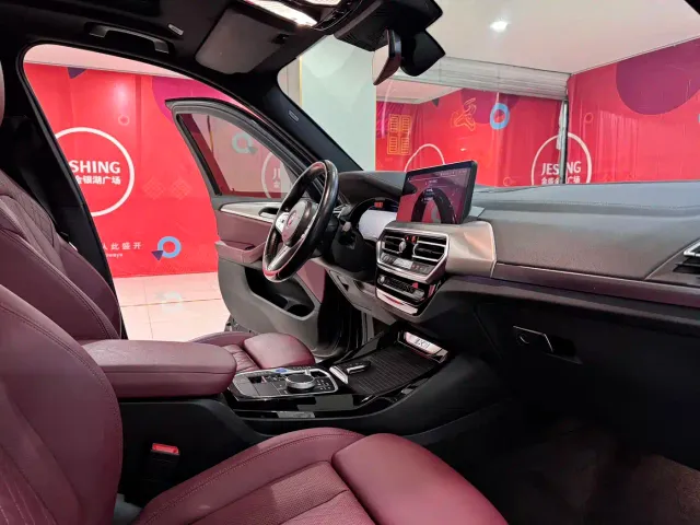BMW iX3 — Фото автомобиля 4