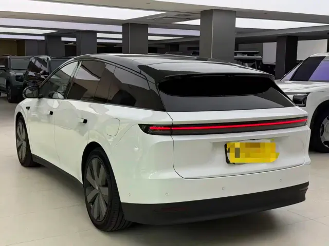 Li Auto i6 — Фото автомобиля 7