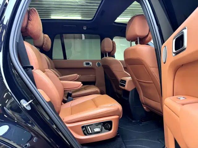 Li Auto L8 — Фото автомобиля 12