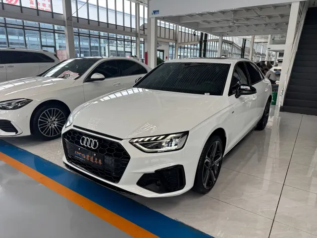 Фотография автомобиля — Audi A4L