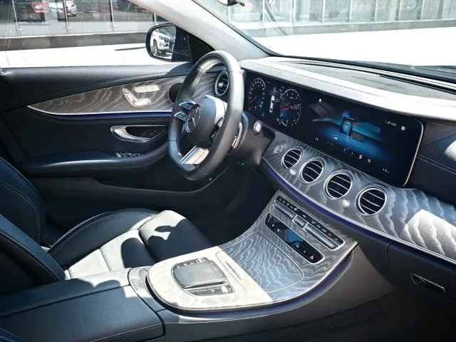 Mercedes-Benz E-Class — Фото автомобиля 5