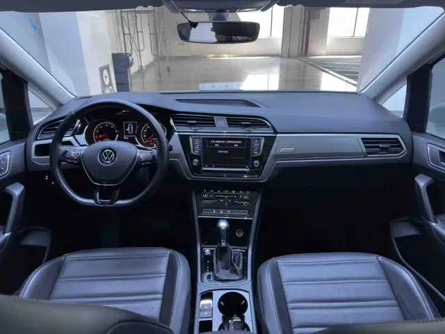 Volkswagen Touran — Фото автомобиля 20