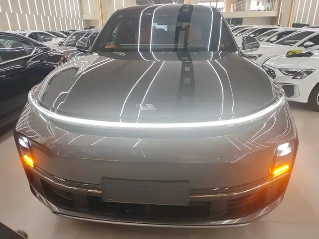 Li Auto L8 — Фото автомобиля 2