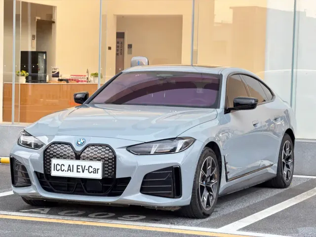 Фотография автомобиля — BMW i4