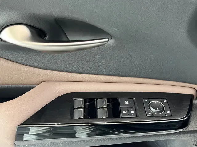 Lexus ES — Фото автомобиля 13