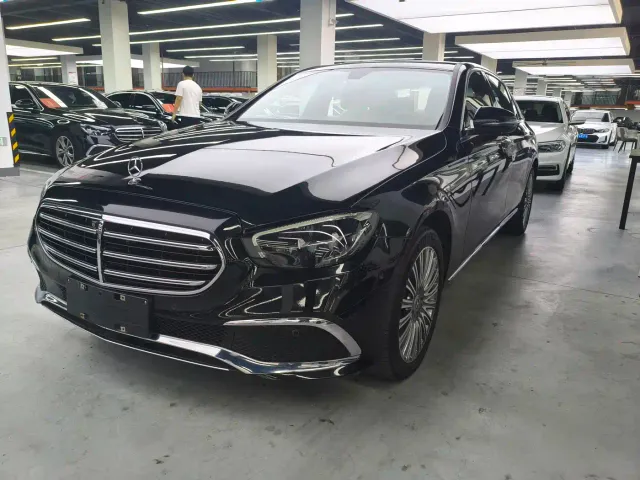 Фотография автомобиля — Mercedes-Benz E-Class