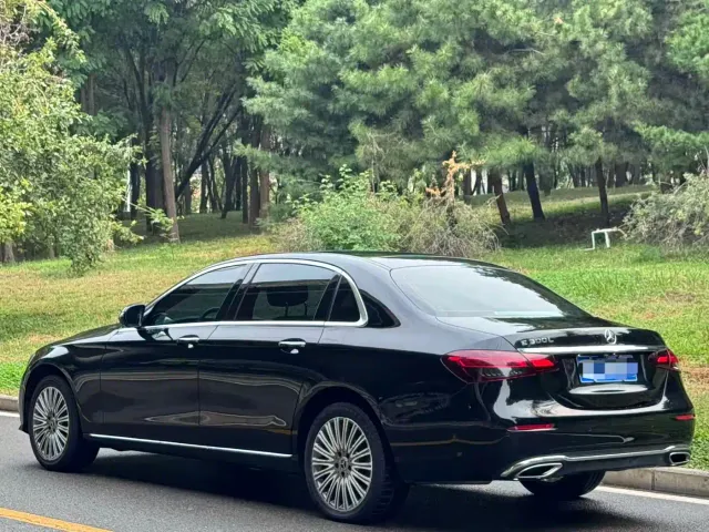 Mercedes-Benz E-Class — Фото автомобиля 4