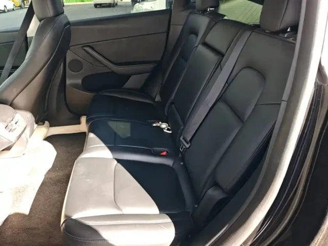 Tesla Model Y — Фото автомобиля 16