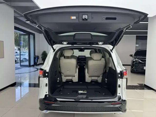 Toyota Granvia — Фото автомобиля 3