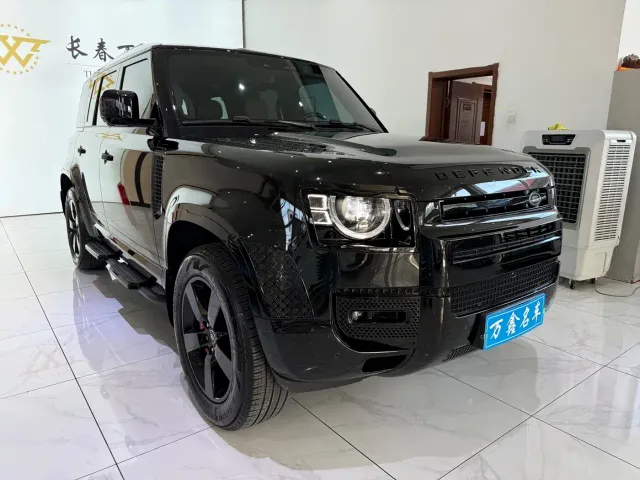 Land Rover Defender — Фото автомобиля 2