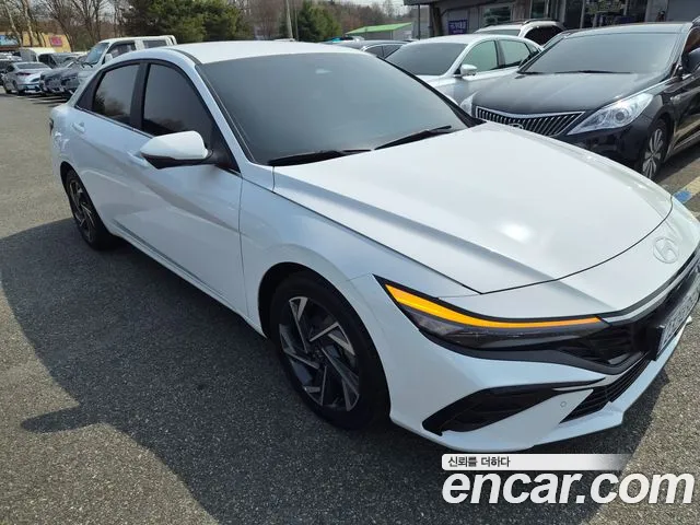 Hyundai Avante CN7 — Фото автомобиля 3