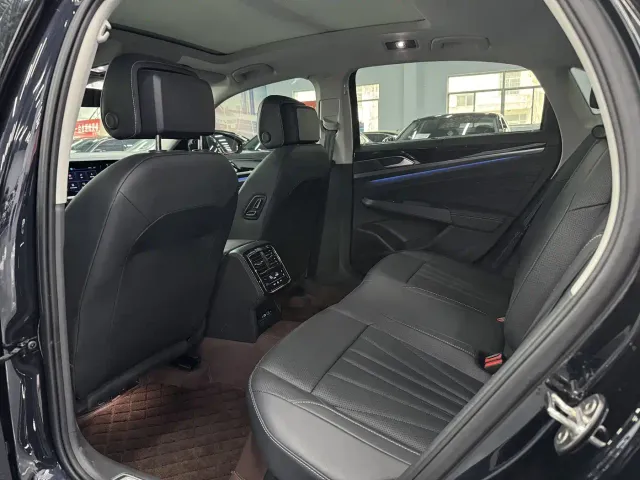 Volkswagen Passat — Фото автомобиля 5