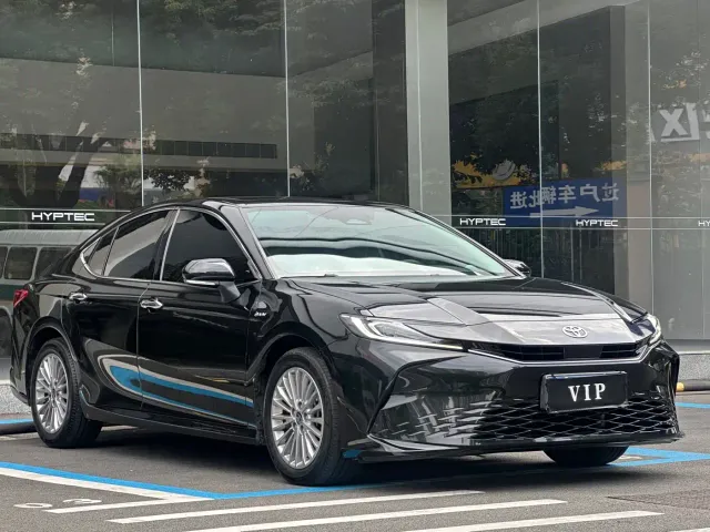 Toyota Camry — Фото автомобиля 3