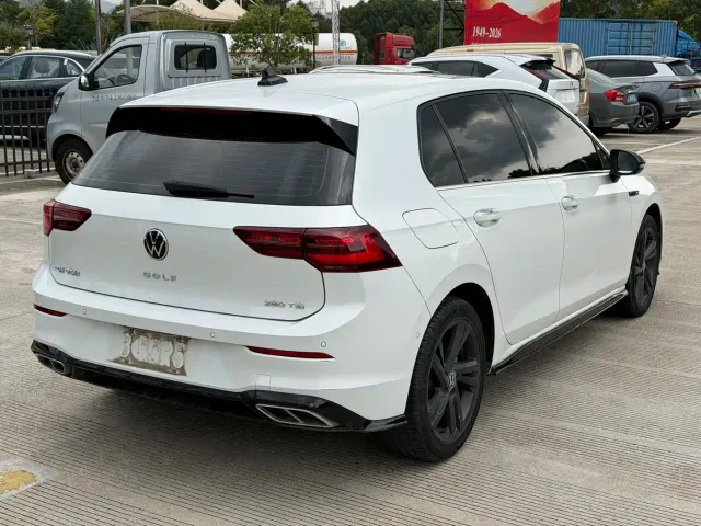 Volkswagen Golf — Фото автомобиля 14