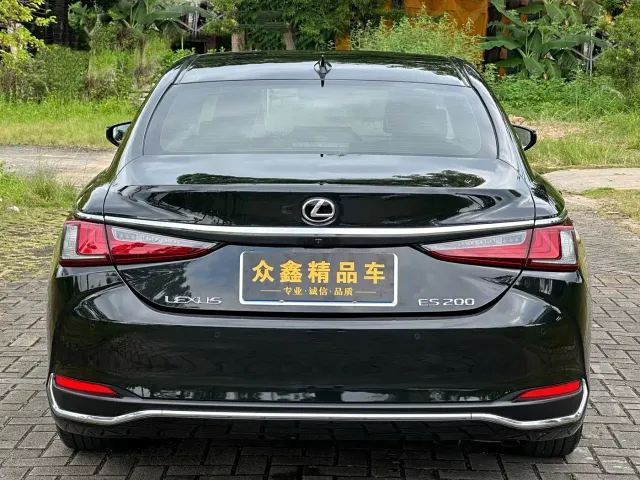 Lexus ES — Фото автомобиля 13