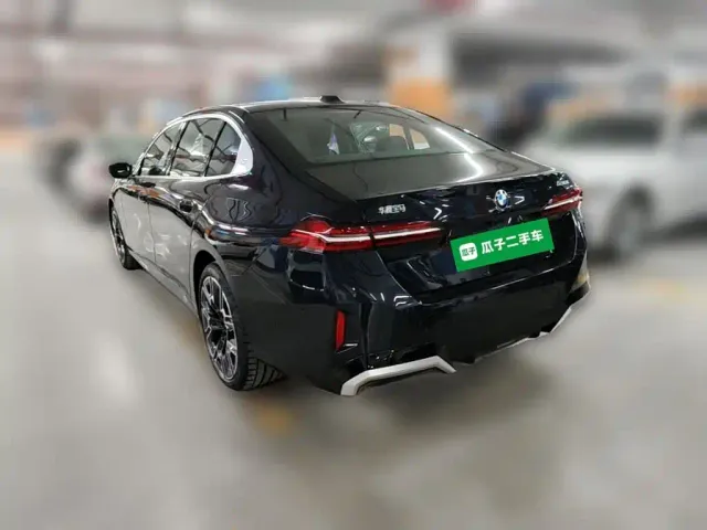 BMW 5 Series — Фото автомобиля 6