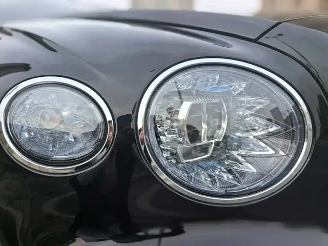 Bentley Flying Spur — Фото автомобиля 10