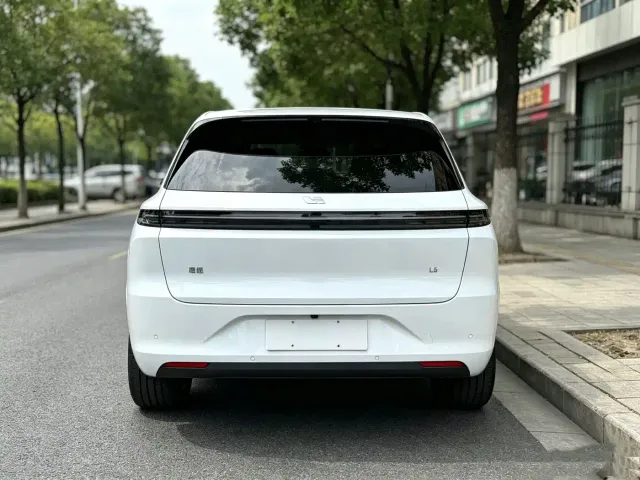 Li Auto L6 — Фото автомобиля 8
