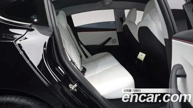 Tesla Model 3 — Фото автомобиля 11