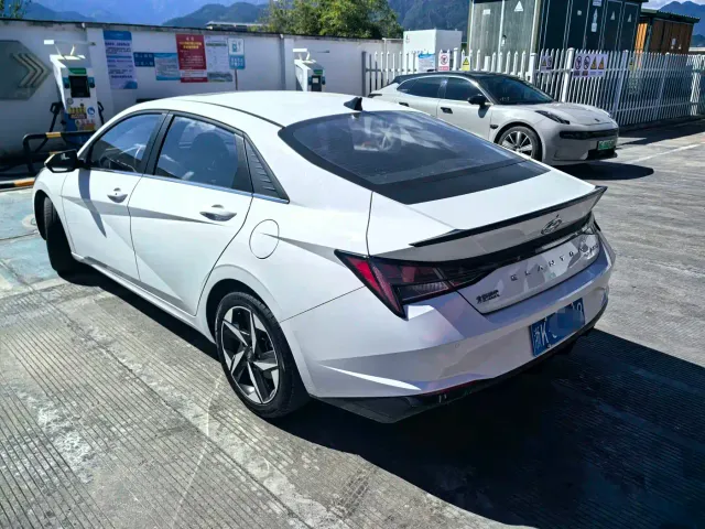 Hyundai Elantra — Фото автомобиля 11