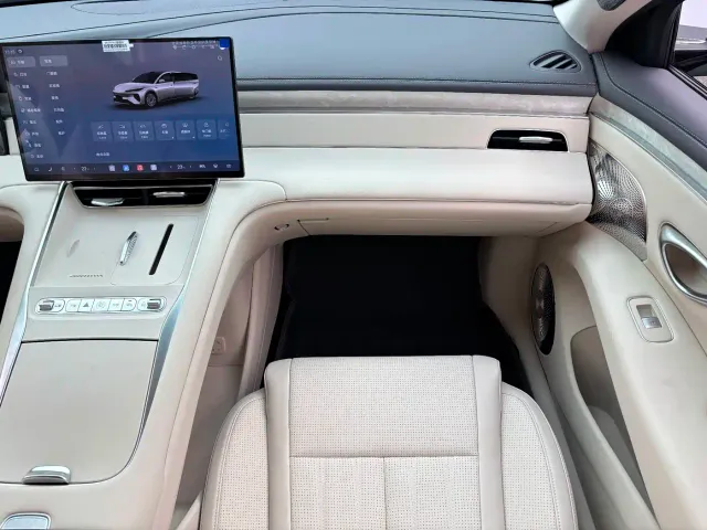 BYD Seal 08 — Фото автомобиля 14