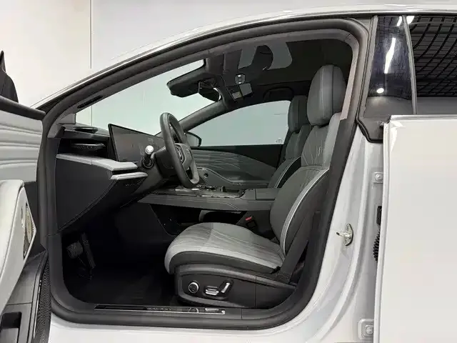Geely Galaxy E8 — Фото автомобиля 7