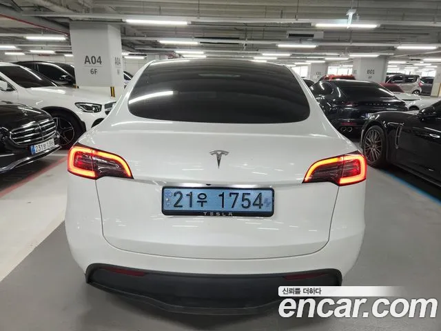 Tesla Model Y — Фото автомобиля 5