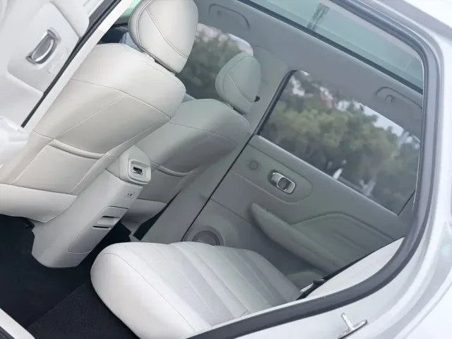 Leapmotor Leapmotor B10 2025 510 Joy Edition — Фото автомобиля 8
