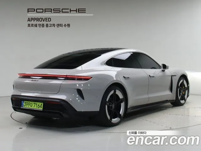 Porsche Taycan — Фото автомобиля 2