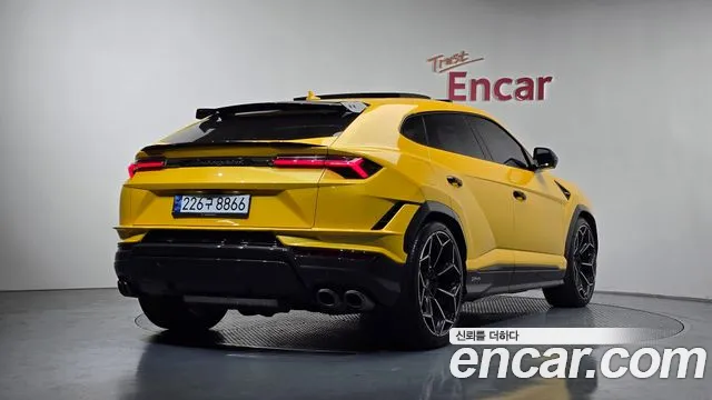 Lamborghini Urus — Фото автомобиля 2