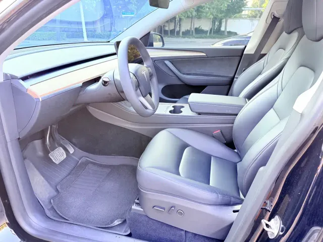 Tesla Model Y — Фото автомобиля 5