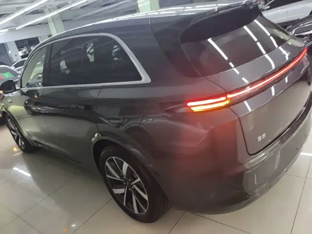 Li Auto L7 — Фото автомобиля 4