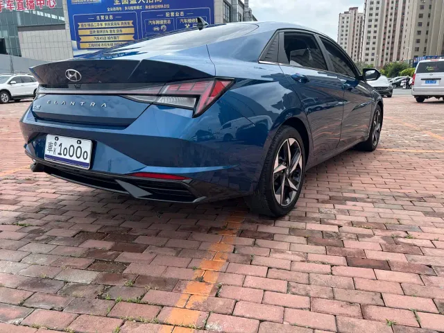 Hyundai Elantra — Фото автомобиля 5