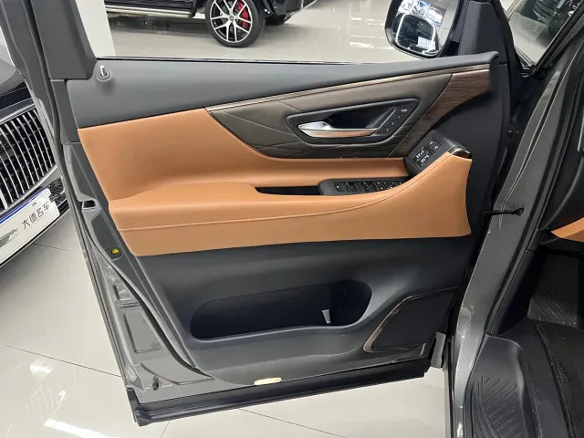 Toyota Alphard — Фото автомобиля 21