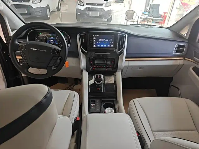 Forthing Fengxing M7 — Фото автомобиля 9