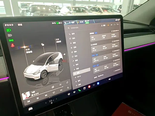 Tesla Model Y — Фото автомобиля 12
