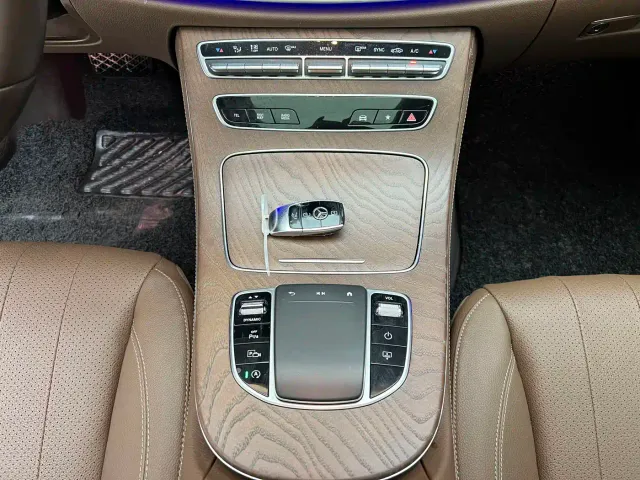 Mercedes-Benz E-Class — Фото автомобиля 7
