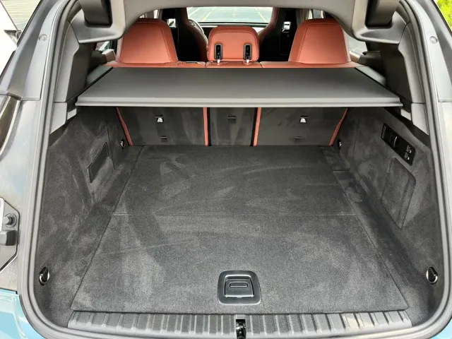 BMW iX — Фото автомобиля 15