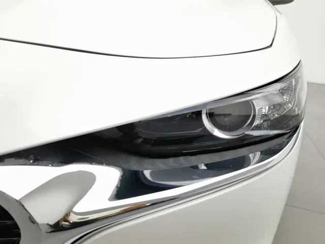 Mazda Axela — Фото автомобиля 7