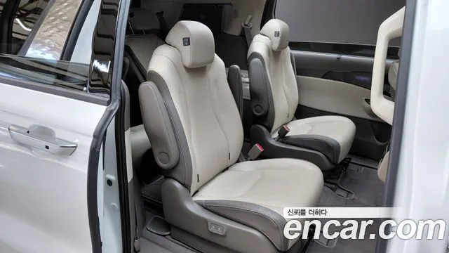 Kia Carnival Generation 4 — Фото автомобиля 17