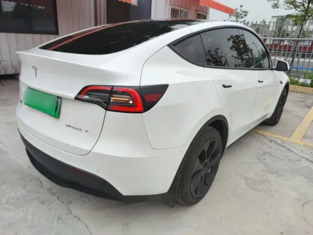 Tesla Model Y — Фото автомобиля 6