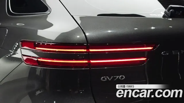 Genesis GV70 — Фото автомобиля 8