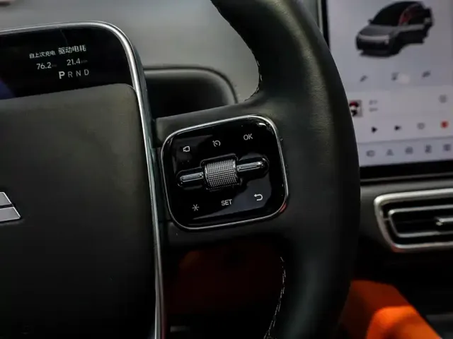 Li Auto L8 — Фото автомобиля 25