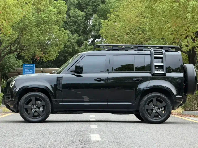 Land Rover Defender — Фото автомобиля 3