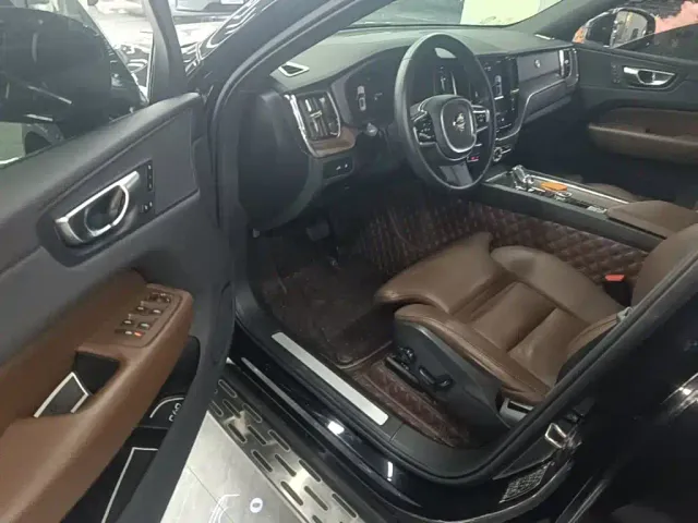 Volvo XC60 — Фото автомобиля 15