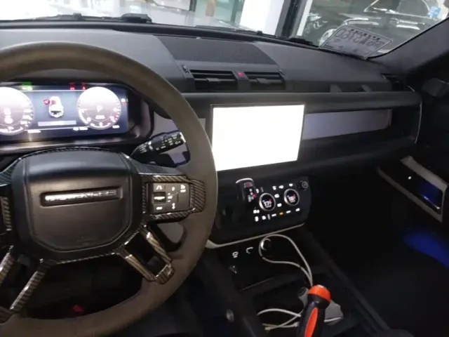 Land Rover Defender — Фото автомобиля 5