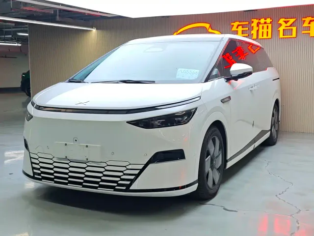 Xpeng X9 — Фото автомобиля 2