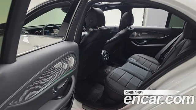 Mercedes-Benz E-Class E-класс W213 E350 4MATIC Exclusive — Фото автомобиля 24